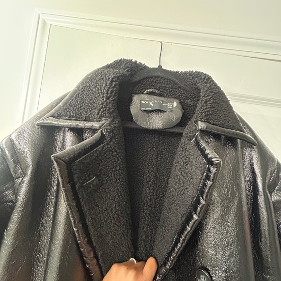 Women ASOS DESIGN oversized borg bonded and vinyl trench coat in black - Picture 6 of 7